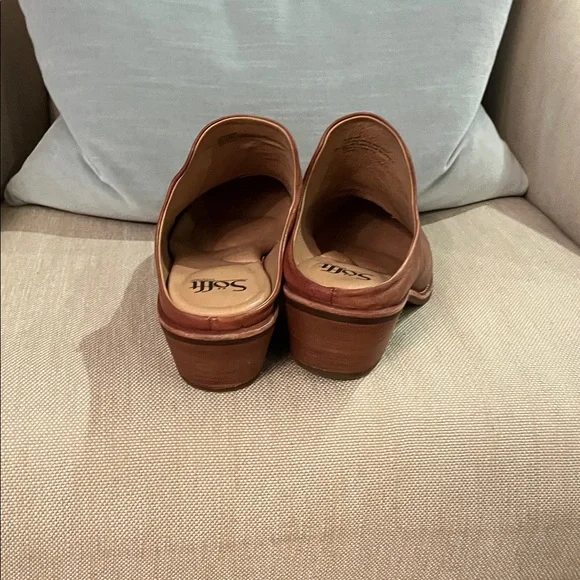 Sofft Women's Brown Leather Mules - Picture 4 of 5